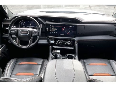 Used 2025 GMC Sierra 1500 AT4 w/ AT4 Premium Package AWD/4WD image 17