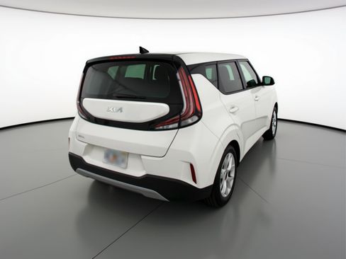 Used 2025 Kia Soul LX w/ LX Technology Package image 9