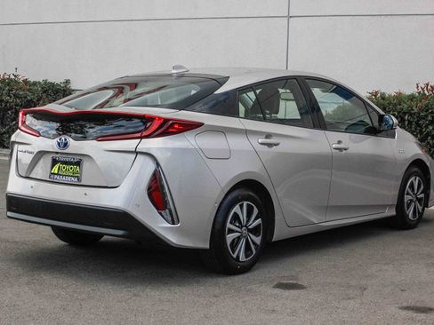 Used 2017 Toyota Prius Prime Advanced image 6