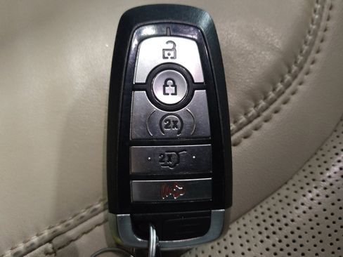 Used 2020 Ford Explorer Platinum w/ Premium Technology Package image 32