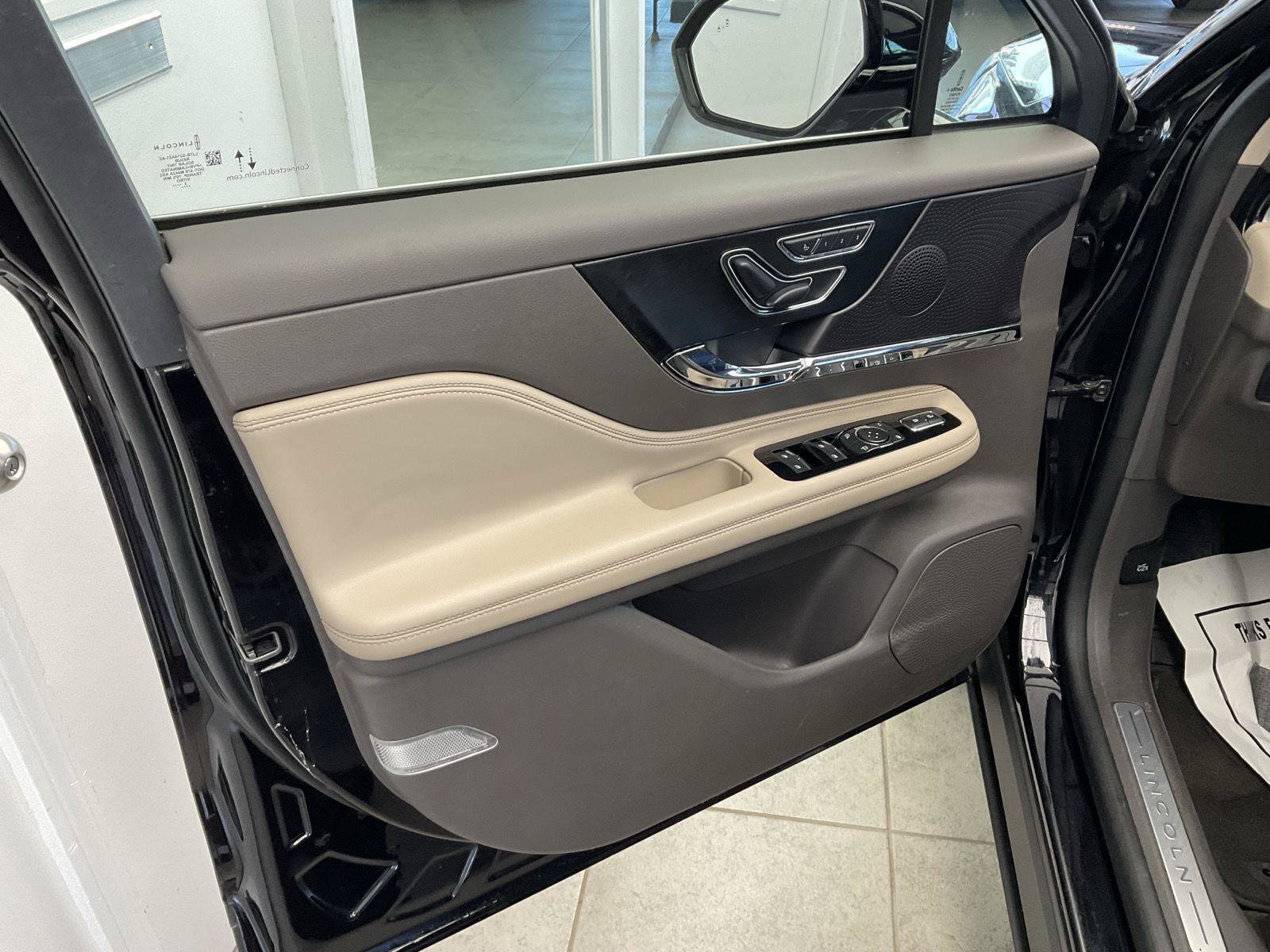 Certified 2023 Lincoln Corsair AWD image 9