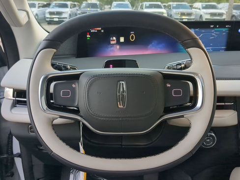 New 2025 Lincoln Navigator Reserve image 13