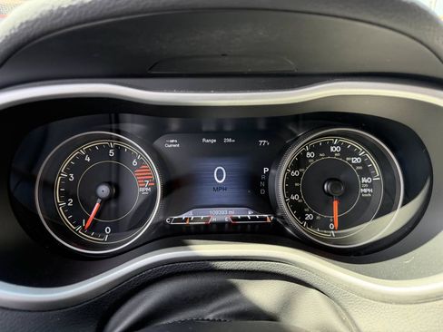 Used 2018 Jeep Cherokee Trailhawk w/ Comfort/Convenience Group AWD/4WD image 23