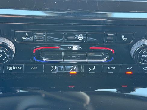 Used 2024 Jeep Grand Cherokee Altitude image 23