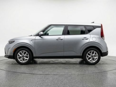 Used 2025 Kia Soul LX w/ LX Technology Package FWD image 5