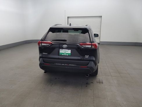 Used 2021 Toyota RAV4 XLE AWD/4WD image 7