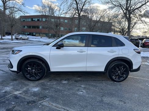 Used 2023 Honda HR-V Sport image 9