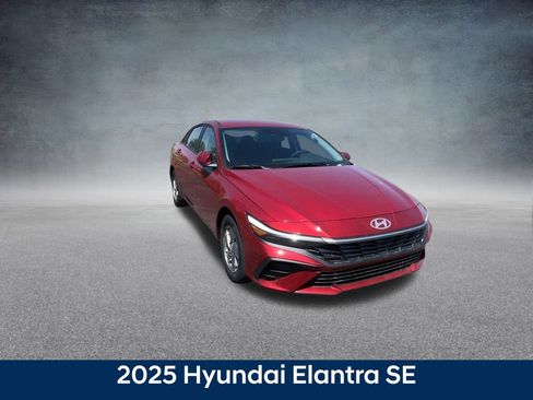 Certified 2025 Hyundai Elantra SE image 3