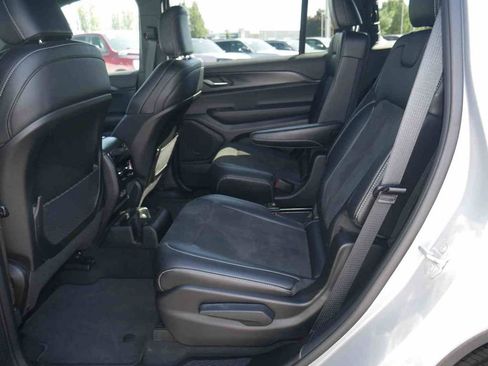 Certified 2025 Jeep Grand Cherokee L Altitude AWD/4WD image 13