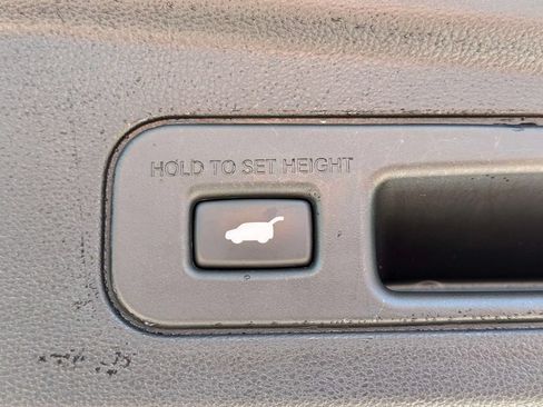 Used 2024 Acura MDX SH-AWD w/ Advance Package image 9