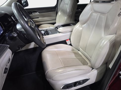 Used 2022 Jeep Wagoneer Series III w/ Rear Seat Video Group 1 AWD/4WD image 14
