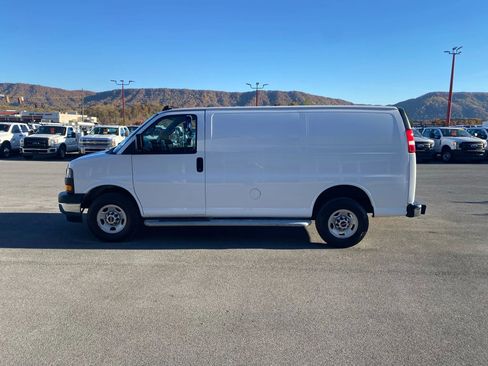 Used 2023 GMC Savana 2500 w/ Driver Convenience Package image 3