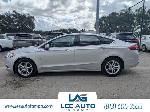 Used 2018 Ford Fusion SE w/ Fusion SE Technology Package FWD image 6