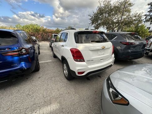 Used 2020 Chevrolet Trax LT w/ LT Convenience Package image 5