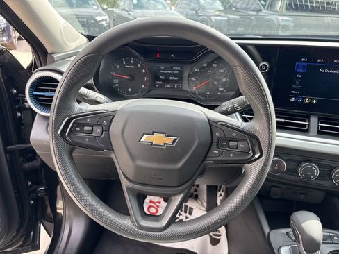 Used 2025 Chevrolet Trax LS FWD image 20