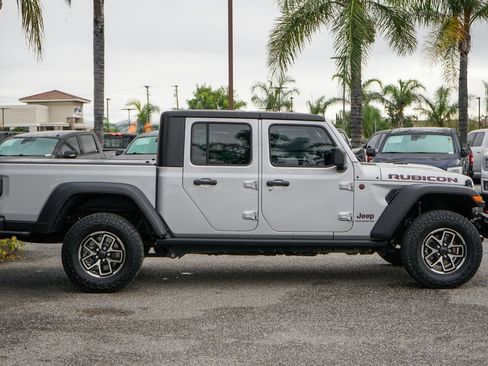 Used 2024 Jeep Gladiator Rubicon w/ Convenience Group image 11