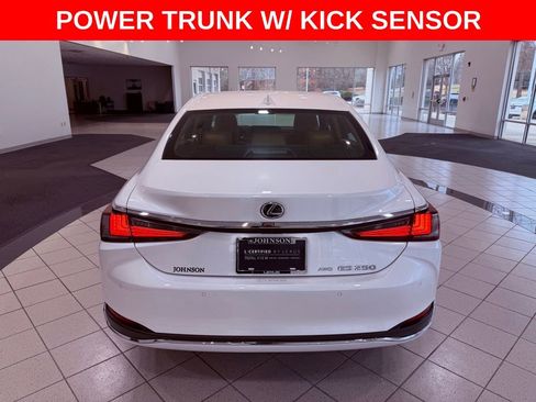 Certified 2024 Lexus ES 250 w/ Premium Package image 6
