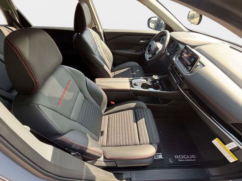 Used 2026 Nissan Rogue SV image 27