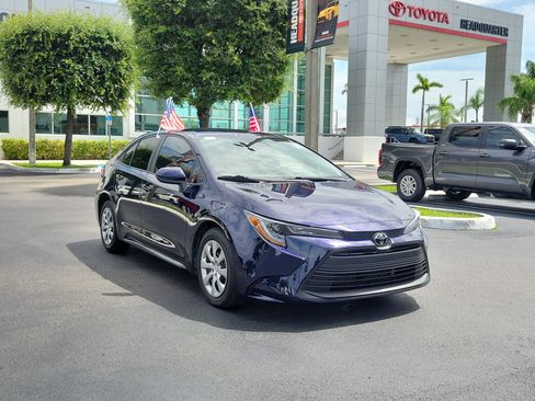 Used 2025 Toyota Corolla LE w/ Convenience Package FWD image 2