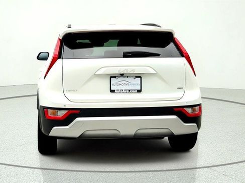 Used 2024 Kia Niro EX FWD image 6