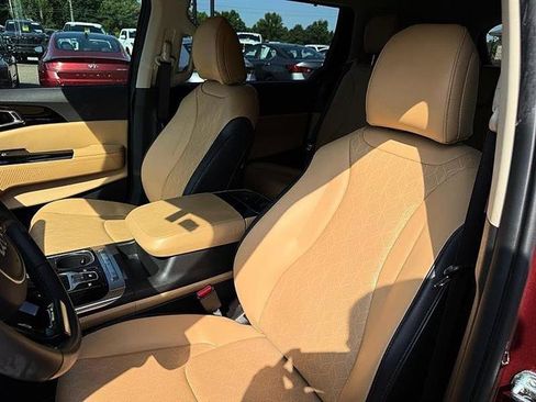 Used 2023 Kia Carnival EX w/ Paint Protection Package FWD image 12