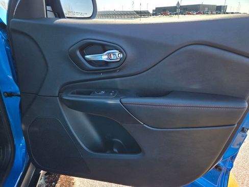 Used 2022 Jeep Cherokee Trailhawk image 42