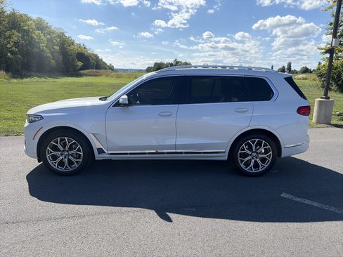 Used 2022 BMW X7 xDrive40i w/ Premium Package AWD/4WD image 8