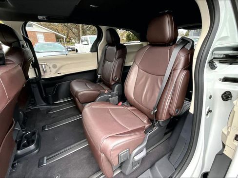 Used 2024 Toyota Sienna Platinum image 20