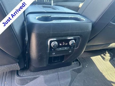 Used 2023 GMC Yukon SLT w/ SLT Premium Package AWD/4WD image 16