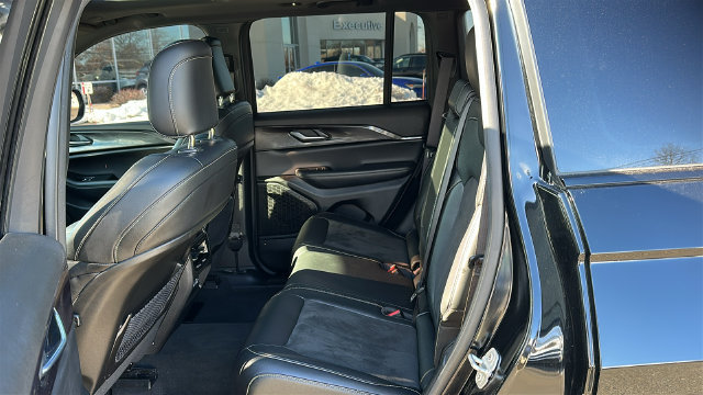Used 2023 Jeep Grand Cherokee Altitude AWD/4WD image 23
