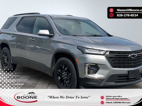 Used 2023 Chevrolet Traverse LT FWD image 1