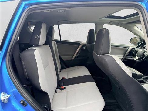 Used 2018 Toyota RAV4 XLE image 28