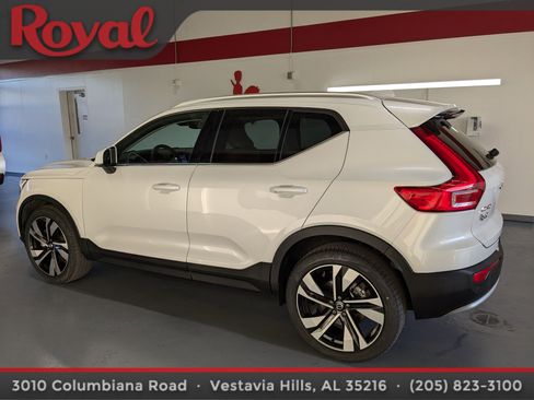 Used 2023 Volvo XC40 B5 Plus w/ Protection Package Premier image 2