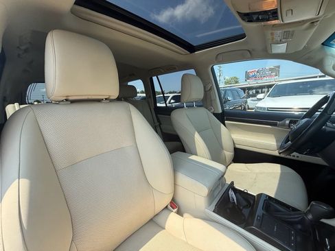 Used 2023 Lexus GX 460 Premium w/ Accessory Package AWD/4WD image 30