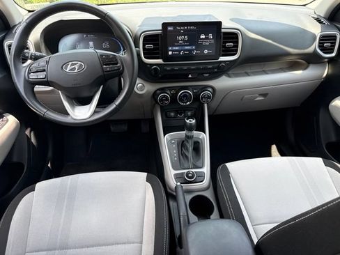 Used 2024 Hyundai Venue SEL FWD image 4
