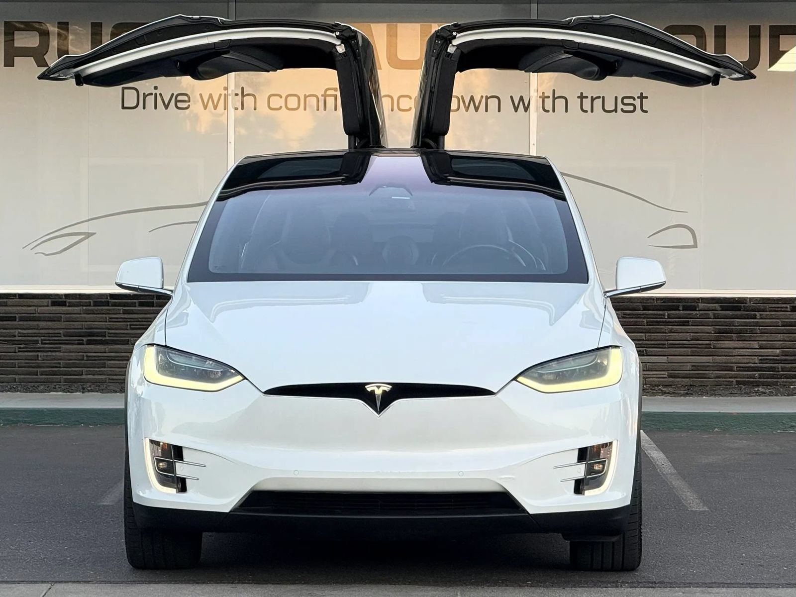Used 2018 Tesla Model X 75D AWD/4WD image 2