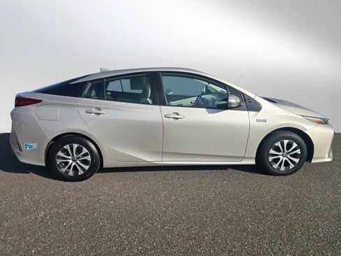 Used 2021 Toyota Prius Prime XLE image 2