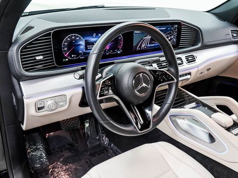 Used 2025 Mercedes-Benz GLS 450 4MATIC image 15