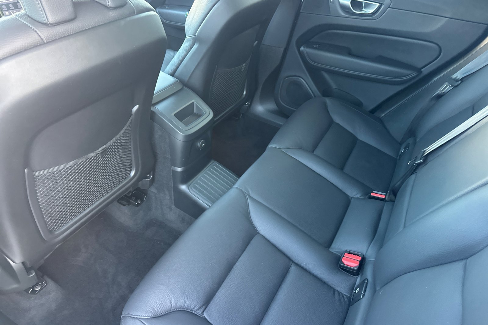 Certified 2024 Volvo XC60 T8 Plus AWD/4WD image 5