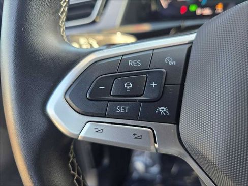 Used 2025 Volkswagen Atlas Cross Sport SE FWD image 34