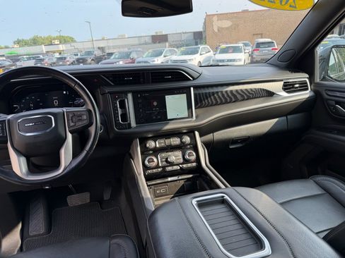 Used 2022 GMC Yukon XL Denali AWD/4WD image 9