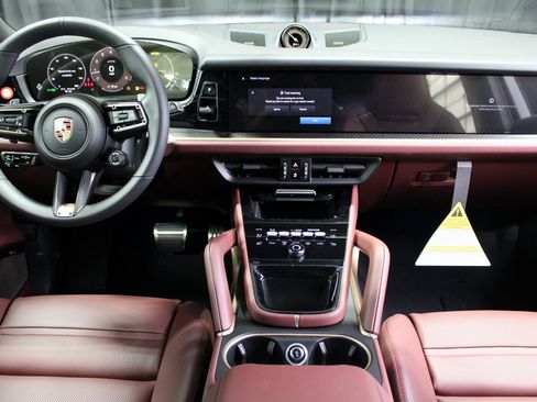 New 2025 Porsche Cayenne GTS image 27