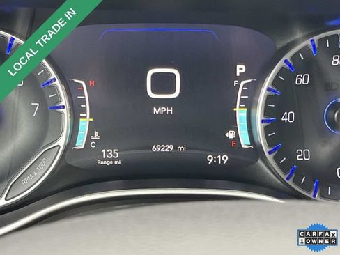 Used 2022 Chrysler Pacifica Touring-L FWD image 37