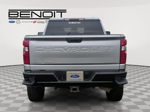 Used 2024 Chevrolet Silverado 2500 Custom AWD/4WD image 4