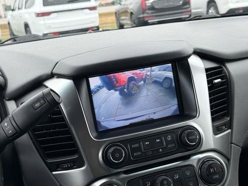 Used 2018 Chevrolet Suburban LT image 4