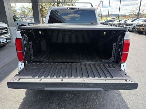 Used 2025 Toyota Tacoma TRD Off-Road AWD/4WD image 15