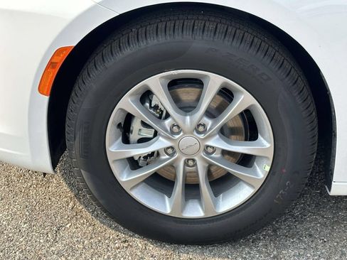 New 2027 Chrysler Pacifica Select FWD image 8