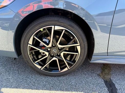 New 2025 Nissan Sentra SR w/ SR Premium Package image 14