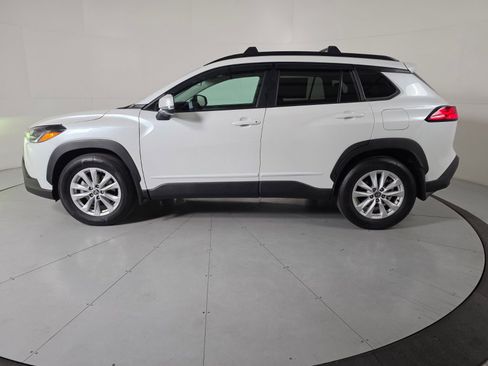 Used 2023 Toyota Corolla Cross LE image 2