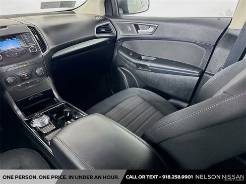 Used 2019 Ford Edge SE image 21
